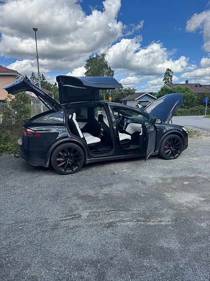 Tesla Model X 7 of 7