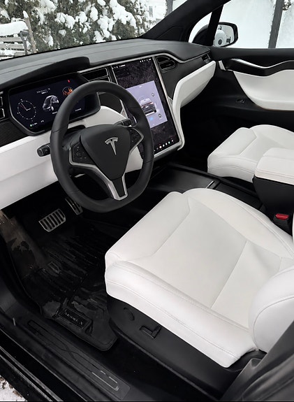 Tesla Model X 5 of 7