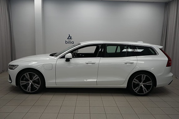 Volvo V60 2 of 5