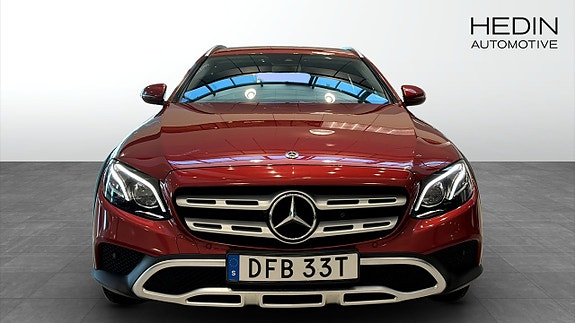 Mercedes-Benz E220 2 of 5