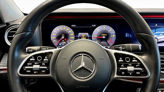 Mercedes-Benz E220 21 of 26