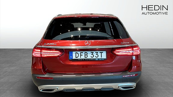 Mercedes-Benz E220 5 of 5