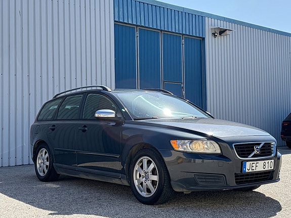 Volvo V50 3 of 16