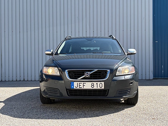 Volvo V50 2 of 16