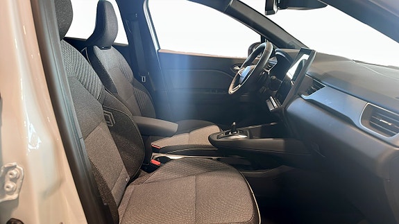 Renault Captur 3 of 9
