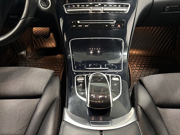 Mercedes-Benz C180 11 of 26
