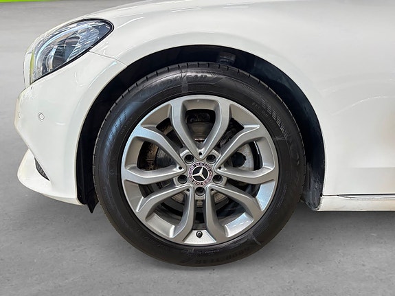 Mercedes-Benz C180 8 of 26