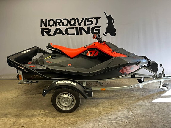 Sea-Doo Spark Trixx 2-up ink Click´n Go