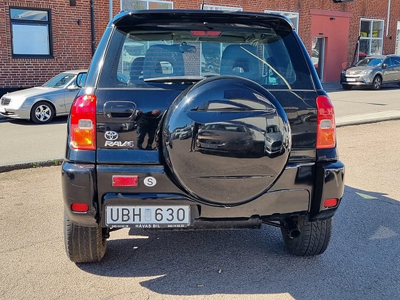 Toyota RAV4 6 of 12
