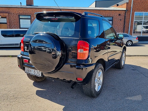 Toyota RAV4 5 of 12