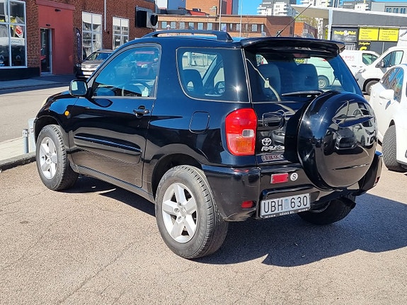 Toyota RAV4 7 of 12