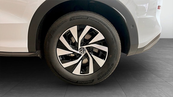Volkswagen T-Roc 6 of 13