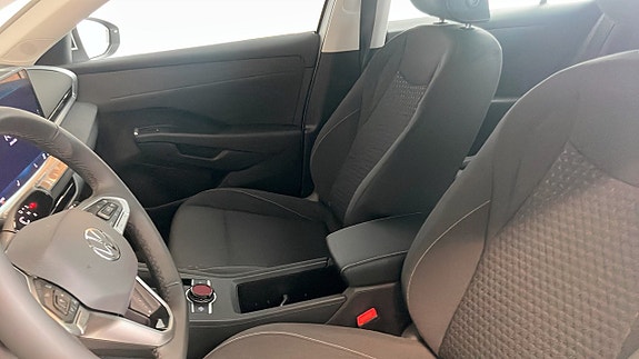 Volkswagen T-Roc 8 of 13