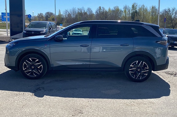Peugeot 5008 2 of 5