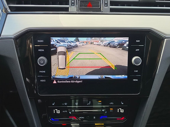 Volkswagen Passat Alltrack 3 of 5