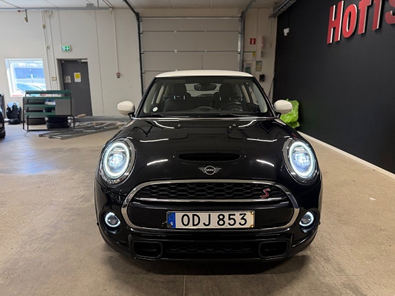 MINI Cooper S 7 of 15