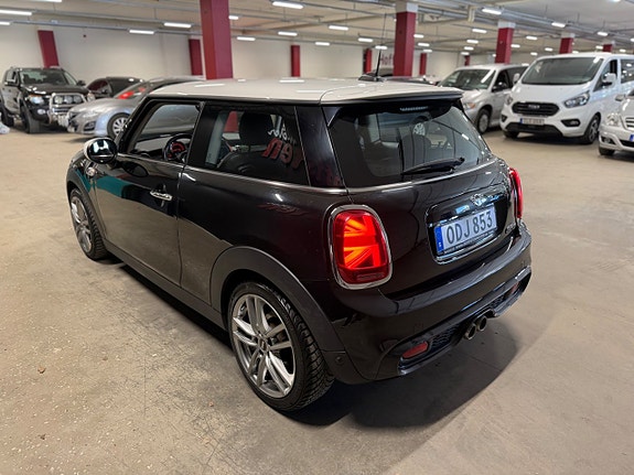 MINI Cooper S 5 of 15