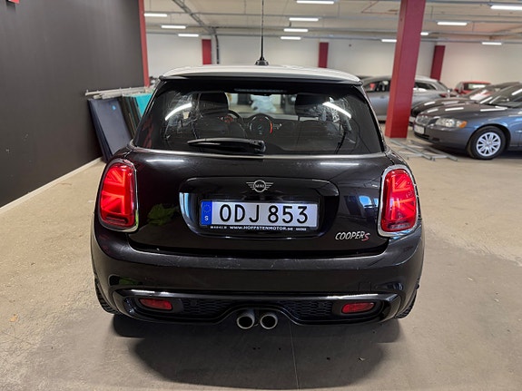 MINI Cooper S 4 of 15