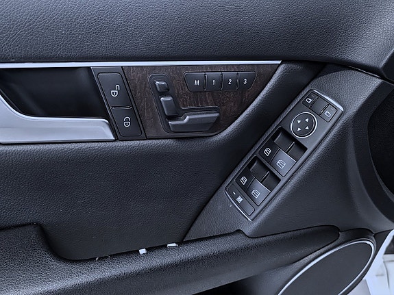 Mercedes-Benz C220 7 of 16