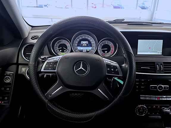 Mercedes-Benz C220 9 of 16