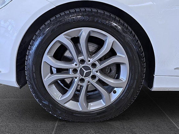 Mercedes-Benz C220 16 of 16