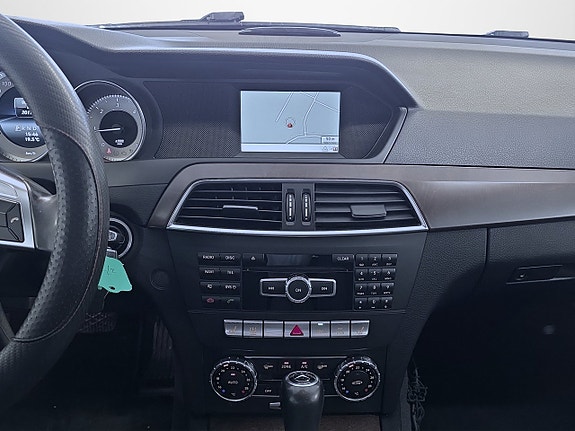 Mercedes-Benz C220 11 of 16