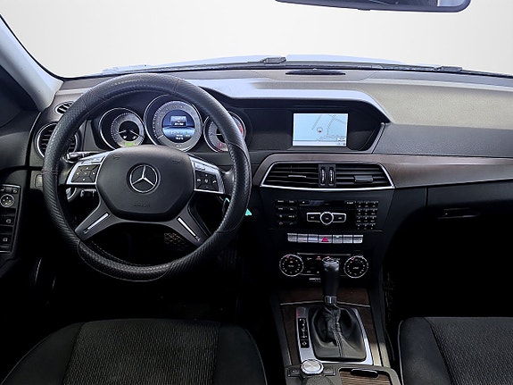 Mercedes-Benz C220 8 of 16