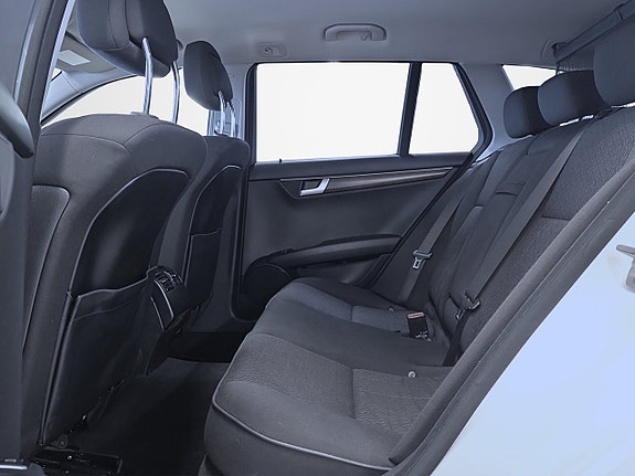 Mercedes-Benz C220 13 of 16