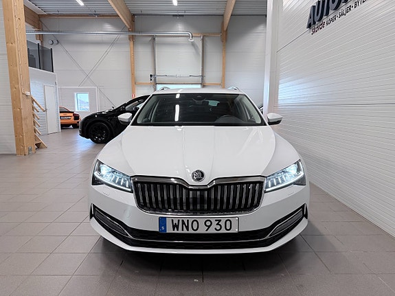 Skoda Superb 2 of 5