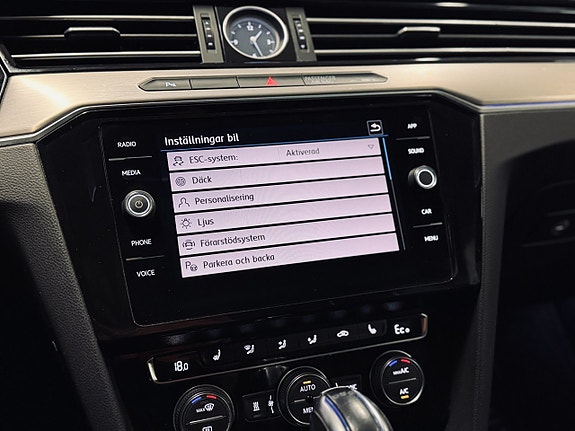 Volkswagen Passat 21 of 28
