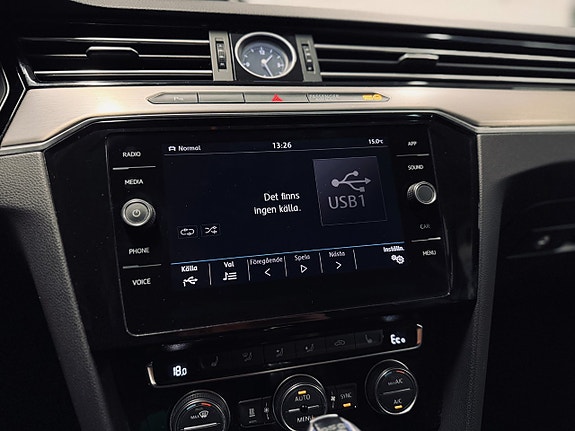 Volkswagen Passat 19 of 28