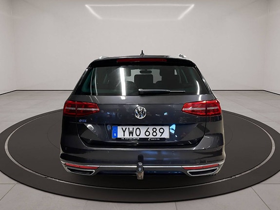 Volkswagen Passat 11 of 28