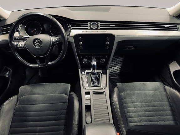 Volkswagen Passat 15 of 28