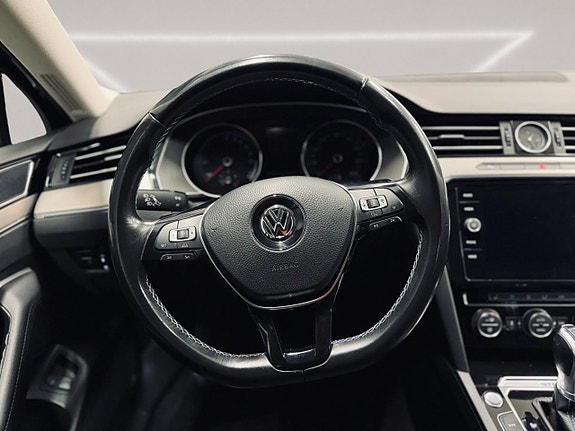 Volkswagen Passat 16 of 28