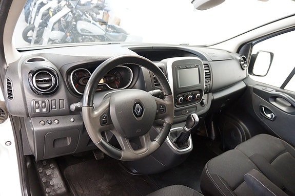 Renault Trafic 6 of 16