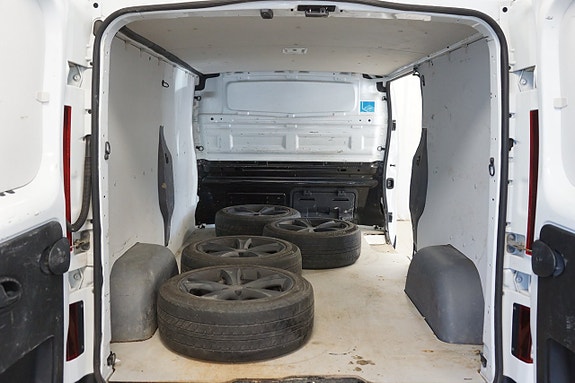 Renault Trafic 9 of 16