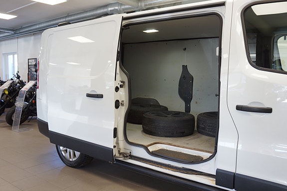 Renault Trafic 10 of 16