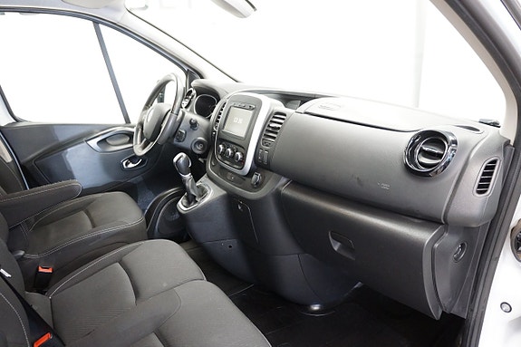 Renault Trafic 8 of 16