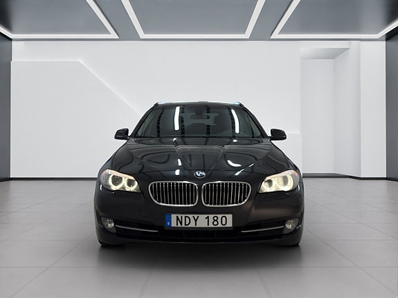 BMW 520d 3 of 5