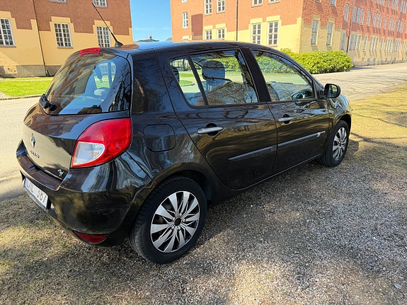 Renault Clio 7 of 10