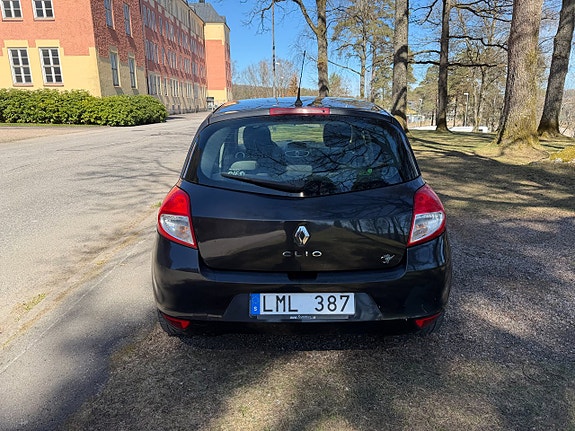 Renault Clio 6 of 10