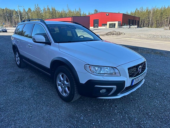 Volvo XC70 2 of 5
