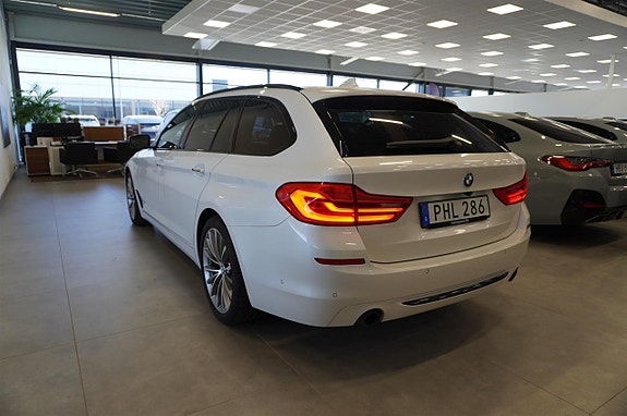BMW 530d 4 of 5