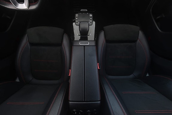 Mercedes-Benz CLA200 18 of 30