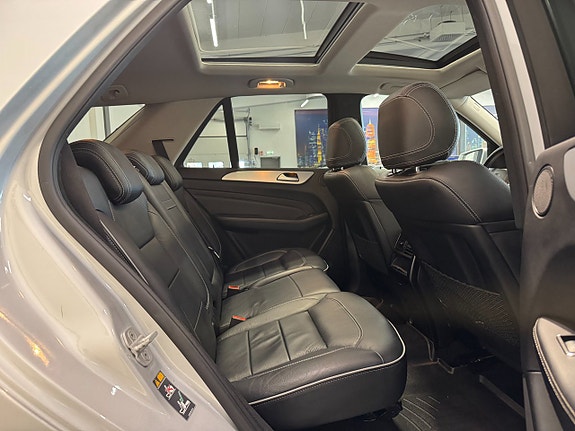 Mercedes-Benz ML350 13 of 24