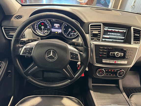 Mercedes-Benz ML350 16 of 24