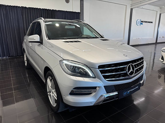 Mercedes-Benz ML350 4 of 5