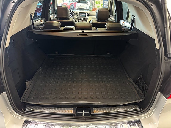 Mercedes-Benz ML350 22 of 24