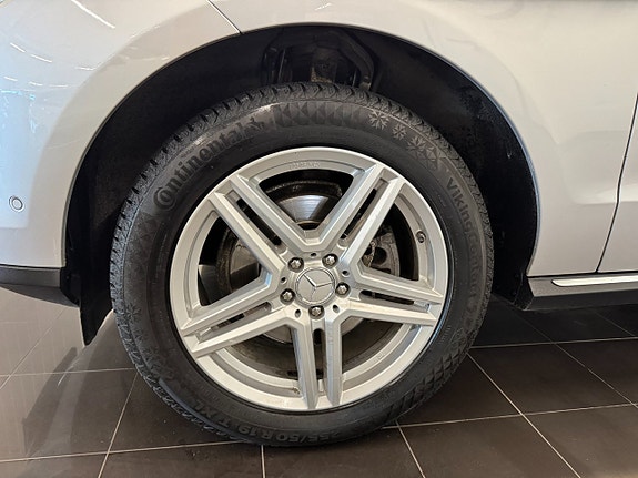 Mercedes-Benz ML350 9 of 24