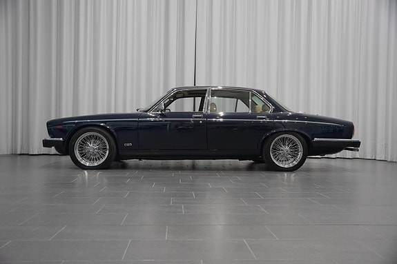Daimler Double Six 2 of 5